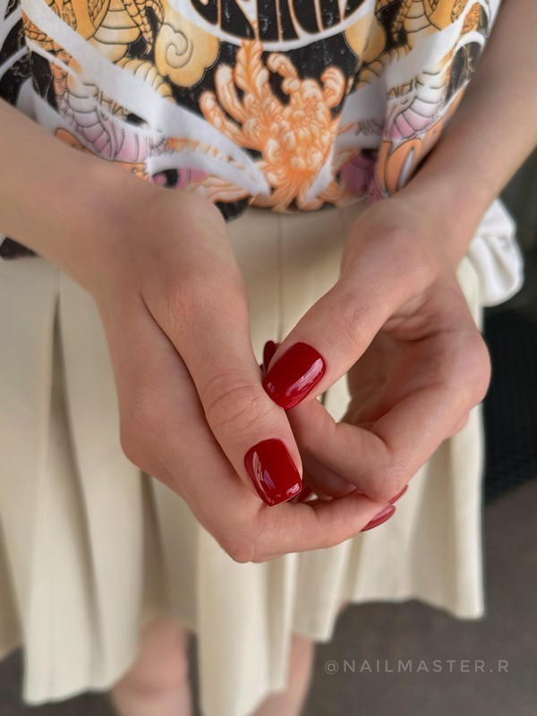 Deep red manicure with rich burgundy оттенок and elegant nail design Deep red manicure is one of the most elegant nail trends of 2026. Rich burgundy and wine shades add depth, confidence, and sophistication to any look. Perfect for both everyday wear and special occasions.